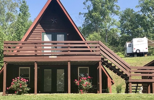 Quebeck House | Slice of Heaven on the Caney Fork River