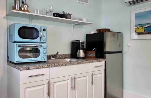 Fort Myers River District Apartment | Slice of Paradise: Tropical Studio in Downtown Historical River District