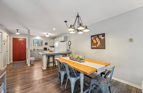 Lake Delton Condo | Sloane Parkview 7 · Sloane Condo - Families, golfers, girl`s trips!