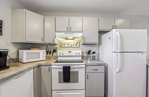 Lake Delton Condo | Sloane Parkview 7 · Sloane Condo - Families, golfers, girl`s trips!