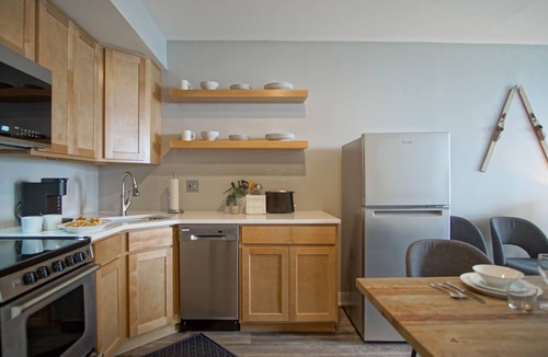 Edray Condo | Slope Side! 2 Bed 2 Bath Expedition Station 201