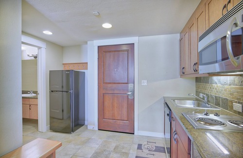 Winter Park Condo | Slope-Side Condo in WP Resort: Ski-in/Ski-out with Shared Hot Tub Access