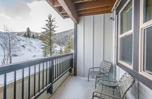 Winter Park Condo | Slope-Side Condo in WP Resort: Ski-in/Ski-out with Shared Hot Tub Access