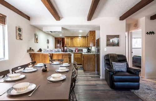 Summit Estates Ski Chalet | Slopeside Cabin B Game room W Hot tub