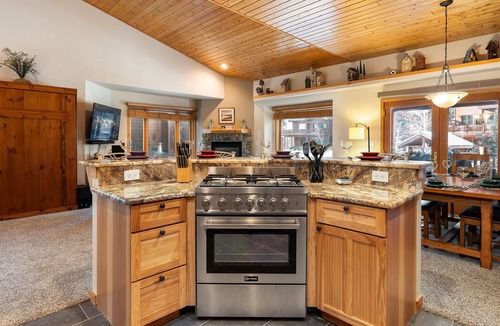 Old Town House | Slopeside Chalet 106 I Hot Tub I Great Views I Bunk Room I Discounted Attractions