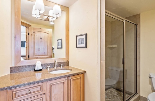 Beaver Creek Hotel | Slopeside Luxury, Pool, Hot Tubs, Conceirge | LB400