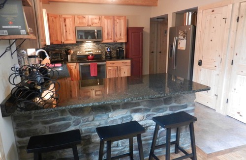 McGaheysville Ski Chalet | SLOPESIDE- Private Luxury Chalet w/Mtn views, Backs to Slopes, Paved Driveway