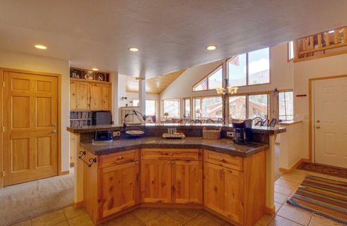 Old Town Condo | Slopeside Sanctuary - Penthouse < 1 Mi to Lifts!