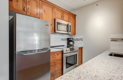 Upper Village Apartment | Slopeside Views | Ski-in/Ski-out | Hot Tub Access