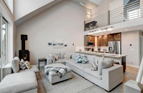 Old Town House | Slopeside Villa 135 I Private Hot Tub I Great Views I Activity Program