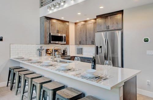 Old Town House | Slopeside Villa 135 I Private Hot Tub I Great Views I Activity Program