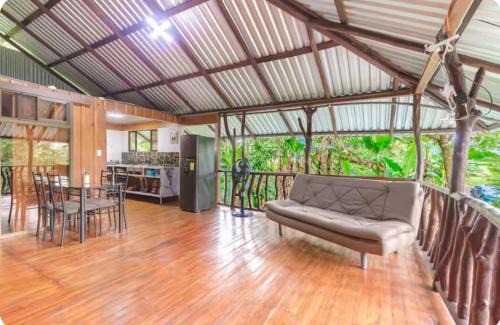 San Rafael de Guatuso Apartment | Sloth House Rio Celeste