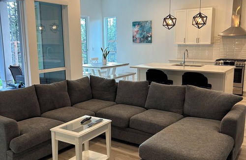 Halfmoon Bay House | Slow down and reconnect with nature