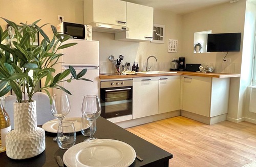 Amplepuis Apartment | Slow mood -Signature apartment