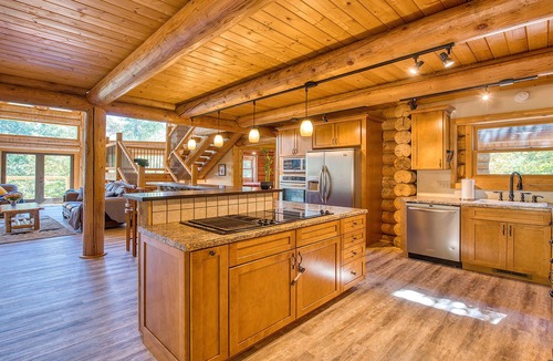 Sylva Apartment | Slps 24 12m Town 7acre Huge Yard Theatre Gmroom