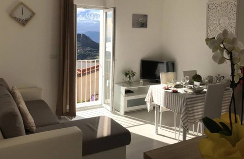 Castelmola Apartment | Small Apartment