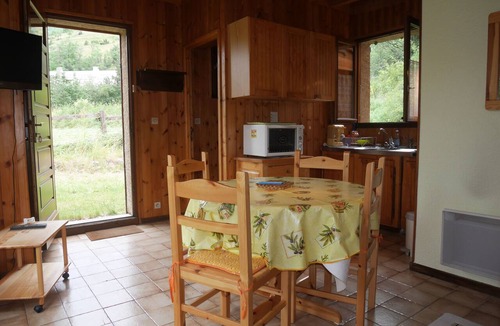 Chantemerle Apartment | Small duplex chalet with garden