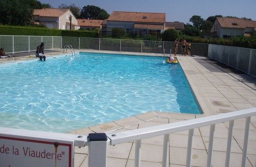 Saint-Michel-Chef-Chef House | Small house, 300 m from the beach, sleeps 7, swimming pool in residence