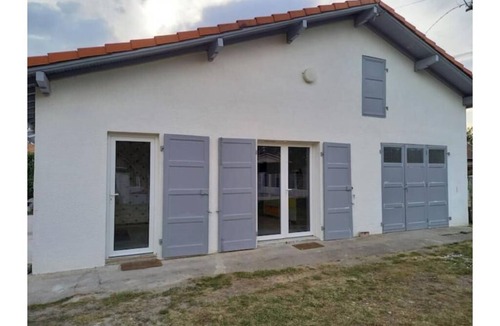 Castets Apartment | Small house with a garden in a quiet neighborhood