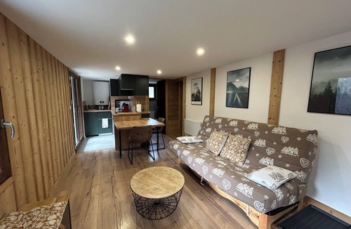 Les Clefs Apartment | Small independent cocoon in a quiet location, mountain view, near Aravis, lake