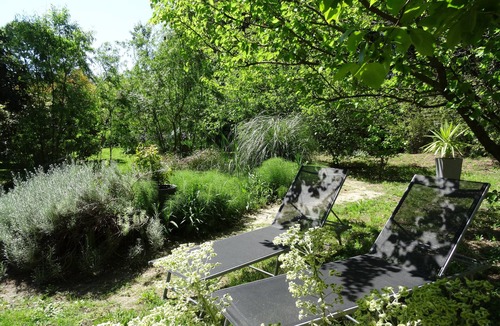 Eyragues Cottage | Small Loft in 17th century farmhouse, private heated pool, St Rémy de Provence, classified 3*.