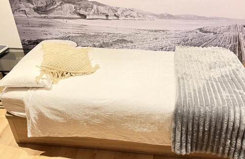 Ibarrekolanda Apartment | SMALL LuX LONG STAY PARKING FREE