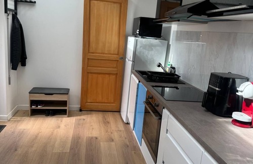 Bouffemont Ski Chalet | Small outbuilding in leafy setting close to Paris and Chantilly.