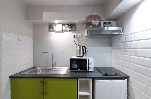 Fabron Apartment | small paradise, villa, pool, 400M Nice beach, the countryside in the city center