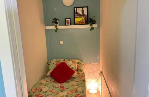 Al Barsha 1 House | Small Private Partition Room in Al Barsha 1 Near Metro