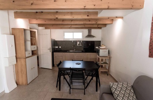 Les Angles House | Small recent house with wooded garden