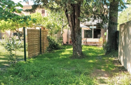 Les Angles House | Small recent house with wooded garden