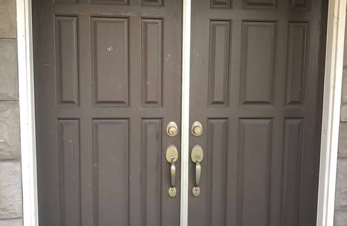 Oakridge House | Small, renovated, private 1 bedroom bathroom in front of bus stop to downtown.