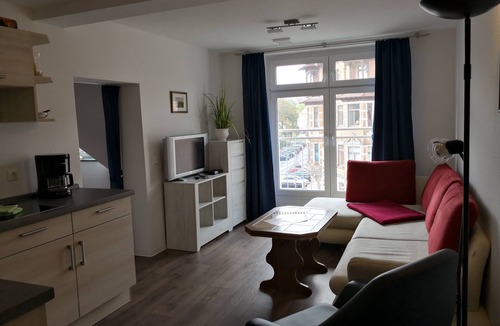 Strehlen Apartment | Small, simple attic apartment