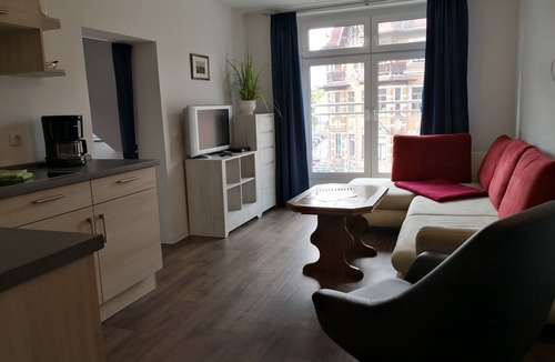 Strehlen Apartment | Small, simple attic apartment