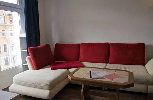 Strehlen Apartment | Small, simple attic apartment
