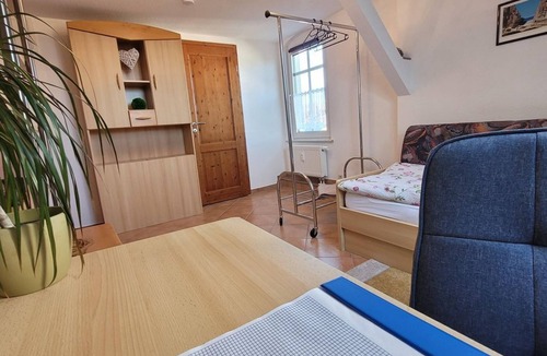 Rabenstein House | Small single room with private bathroom - time out from everyday life