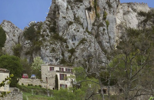 Rougon Apartment | Small stone Bastide at the bottom of a feudal castle, Grand Canyon Verdon view