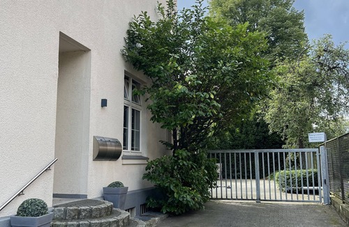 Altstadt Apartment | Small studio apartment by the park with parking space