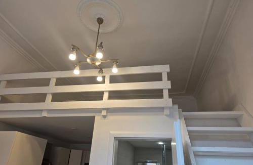 Karlin Apartment | Small studio with loft bed