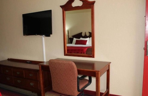 Perry House | Small Town Charm! 4 Comfy Units, Parking
