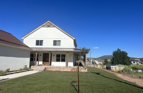 Enterprise House | Small town - Quiet farmhouse