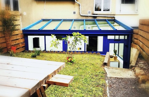 (le) Mesnil Hue House | Small townhouse in a quiet neighborhood
