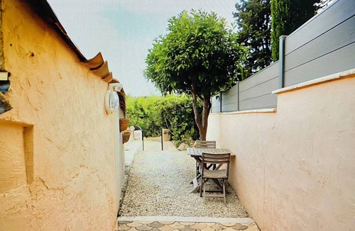 Mougins House | Small vacation home with terrace and view