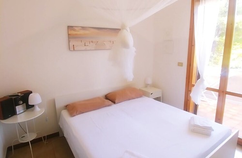 Specchiolla Villa | Small villa by the sea (Int. 2) 2 steps from the sea