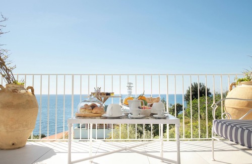 Marina del Cantone House | Small villa a stone's throw from the sea with breathtaking views