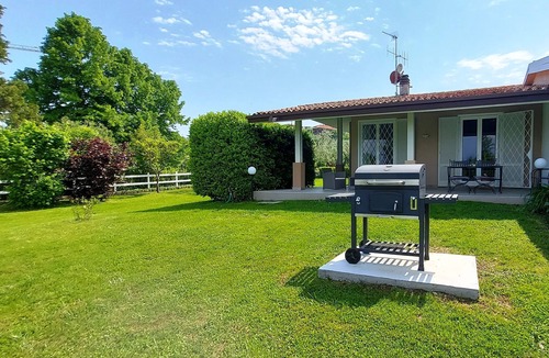 Solarolo Villa | Small villa with private pool and large garden, ideal for stays with dogs.