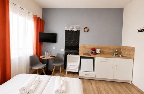 Historical Center Apartment | Smart Comfort StudioN4 Private Kitchenette Bathroom to Beach 260m Marina Port old City 900m