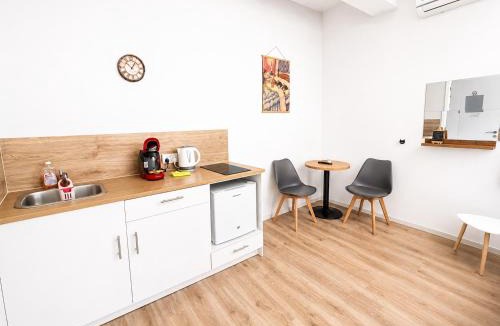 Historical Center Apartment | Smart Comfort StudioN5 private Kitchenette Bathroom Beach 250m Marina Port Old City 900m