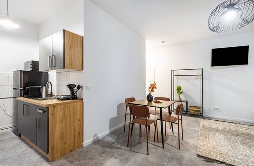 Steglitz Apartment | Smart Home Studio | Near Ku’damm Living Apartment 2 – Modern Comfort in Berlin