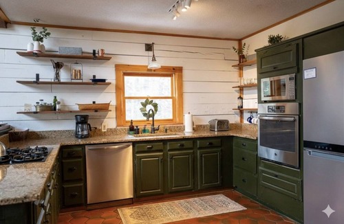 Wardsboro Cabin | Smart Log Cabin: Tesla Backup, Starlink, Game Room, Hot Tub - Mt Snow & Stratton